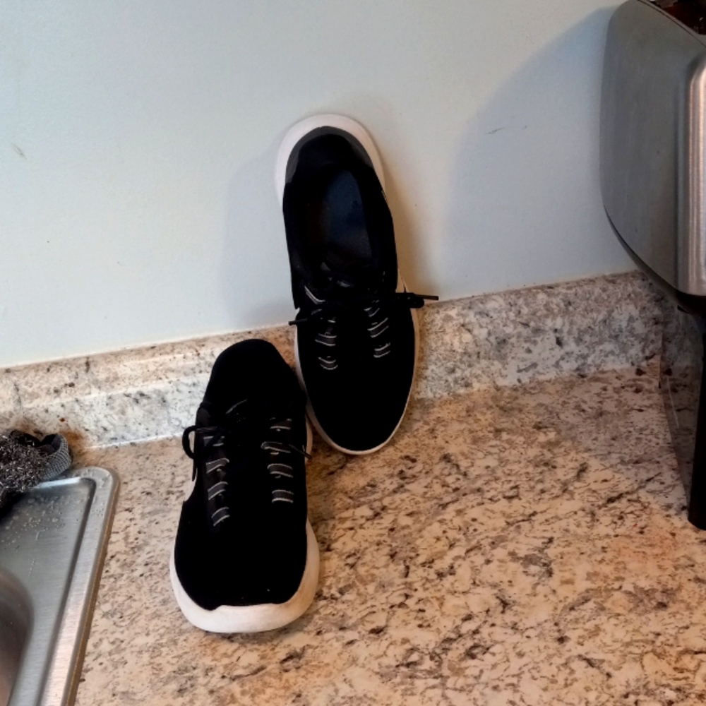 Men's black Nike lunarconverge running shoes
